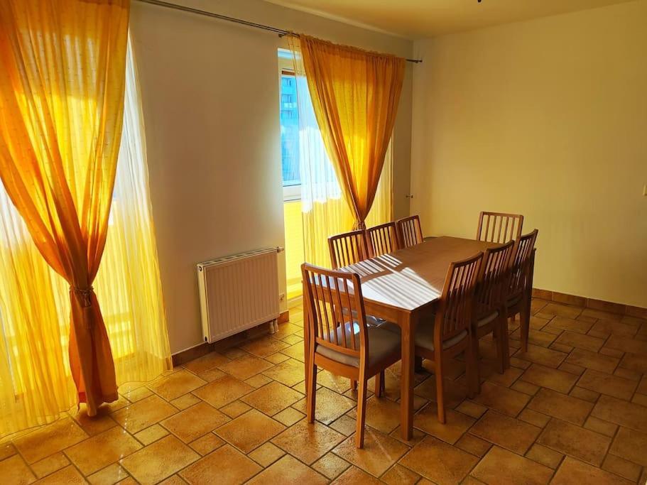 Metro Wilanowska Apartment *